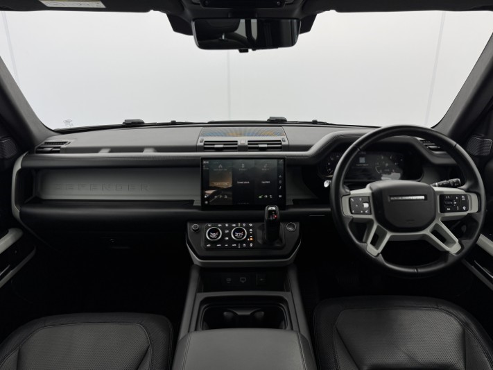 2023 (23) LAND ROVER DEFENDER 3.0 D300 X-Dynamic HSE 110 5dr Auto 5930839
