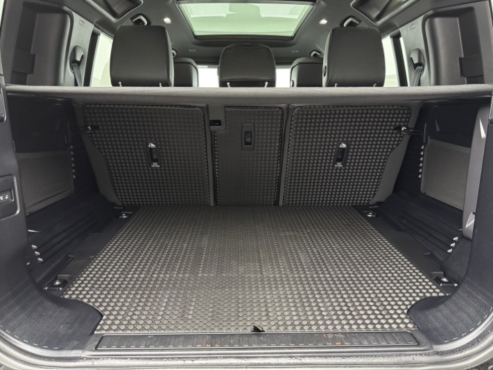 2023 (23) LAND ROVER DEFENDER 3.0 D300 X-Dynamic HSE 110 5dr Auto 5930619
