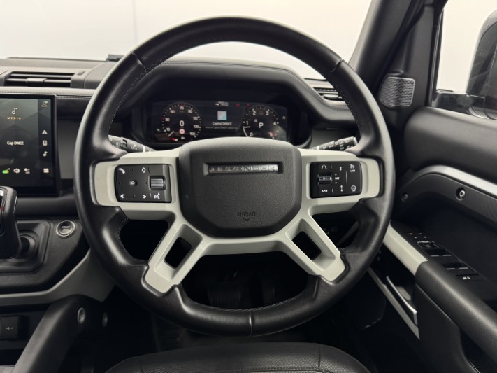 2023 (23) LAND ROVER DEFENDER 3.0 D300 X-Dynamic HSE 110 5dr Auto 5930841