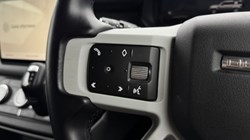 2023 (23) LAND ROVER DEFENDER 3.0 D300 X-Dynamic HSE 110 5dr Auto 5930590
