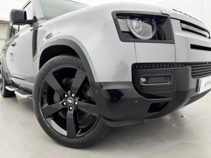 2023 (23) LAND ROVER DEFENDER 3.0 D300 X-Dynamic HSE 110 5dr Auto 5930627