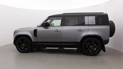 2023 (23) LAND ROVER DEFENDER 3.0 D300 X-Dynamic HSE 110 5dr Auto 5930586