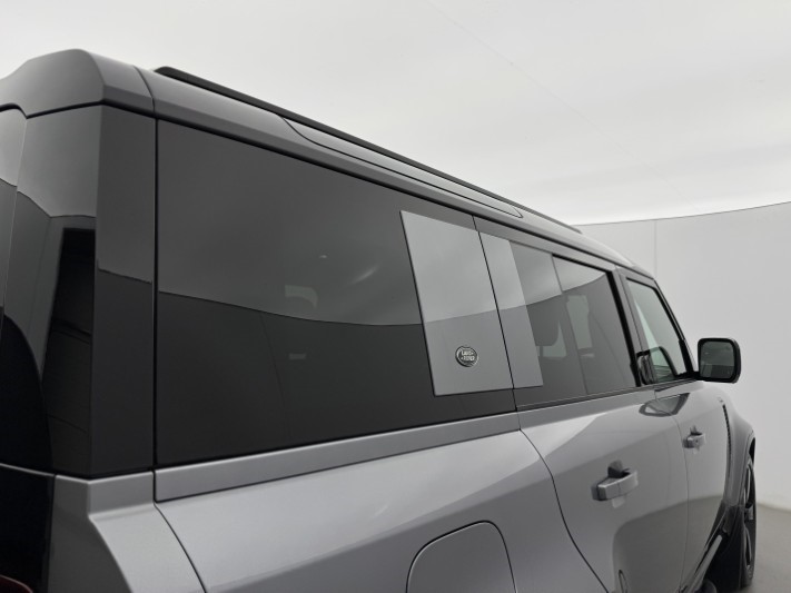 2023 (23) LAND ROVER DEFENDER 3.0 D300 X-Dynamic HSE 110 5dr Auto 5930623
