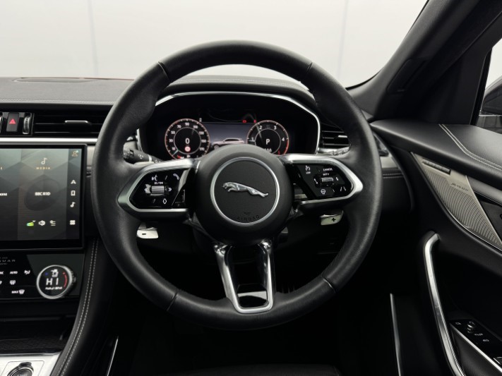 2023 (23) JAGUAR F-PACE 2.0 D200 R-Dynamic SE Black 5dr Auto AWD 5962646