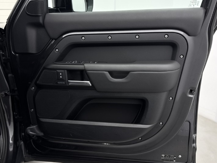 2024 (74) LAND ROVER DEFENDER 3.0 D350 X-Dynamic HSE 110 5dr Auto 5945401