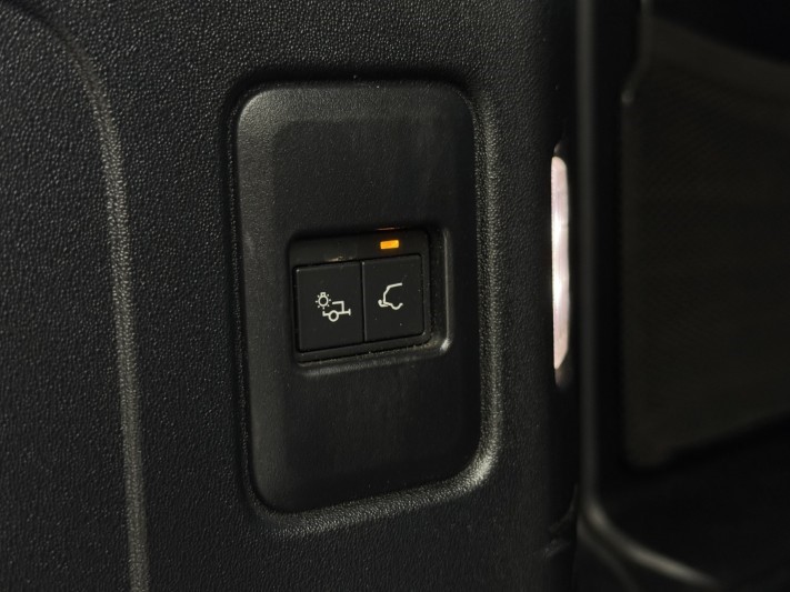2023 (23) LAND ROVER DEFENDER 3.0 D250 X-Dynamic SE 110 5dr Auto 5977545