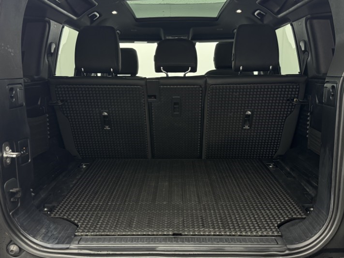 2023 (23) LAND ROVER DEFENDER 3.0 D250 X-Dynamic SE 110 5dr Auto 5977542