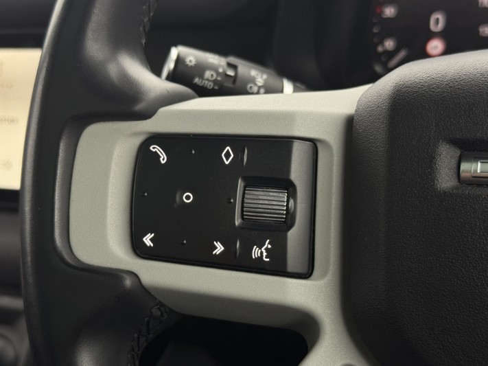 2023 (23) LAND ROVER DEFENDER 3.0 D250 X-Dynamic SE 110 5dr Auto 5977510