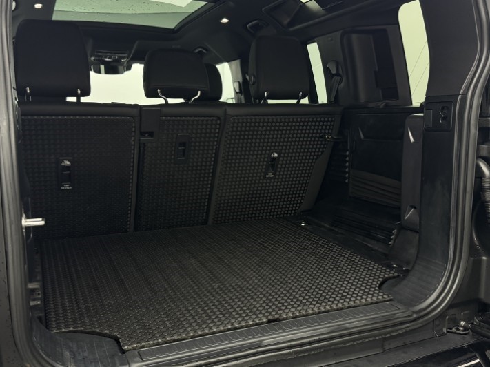 2023 (23) LAND ROVER DEFENDER 3.0 D250 X-Dynamic SE 110 5dr Auto 5977543