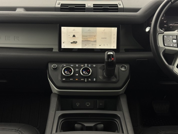 2023 (23) LAND ROVER DEFENDER 3.0 D250 X-Dynamic SE 110 5dr Auto 5977500