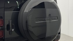 2023 (23) LAND ROVER DEFENDER 3.0 D250 X-Dynamic SE 110 5dr Auto 5977541
