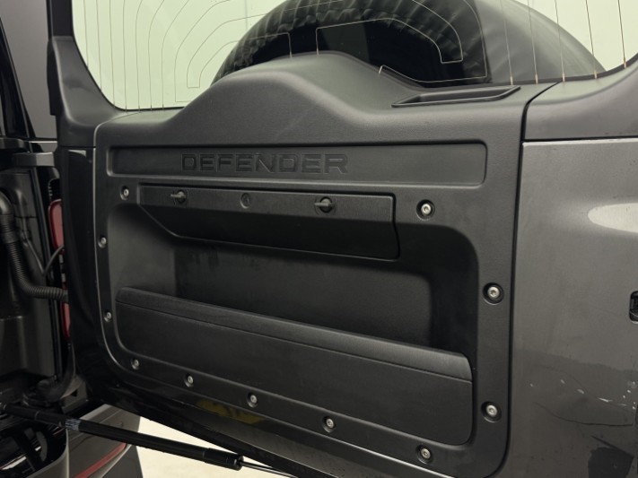 2023 (23) LAND ROVER DEFENDER 3.0 D250 X-Dynamic SE 110 5dr Auto 5977544