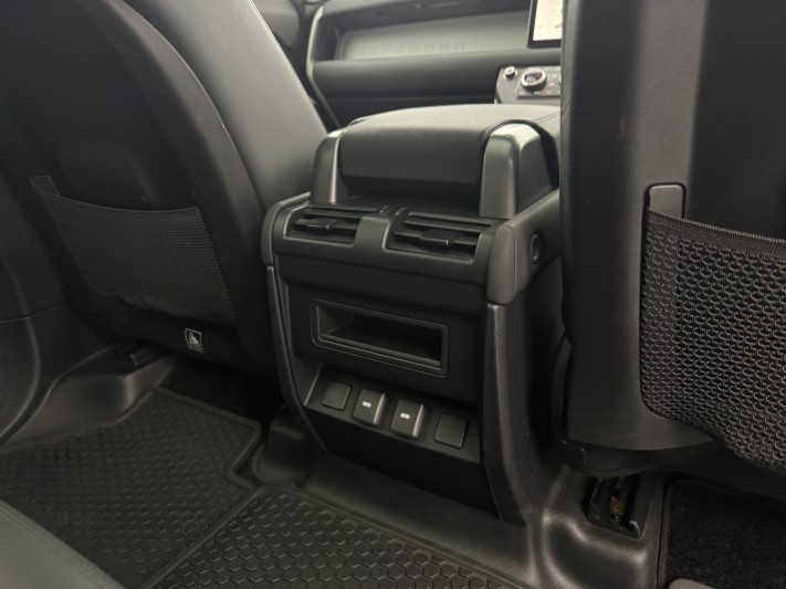 2023 (23) LAND ROVER DEFENDER 3.0 D250 X-Dynamic SE 110 5dr Auto 5977498