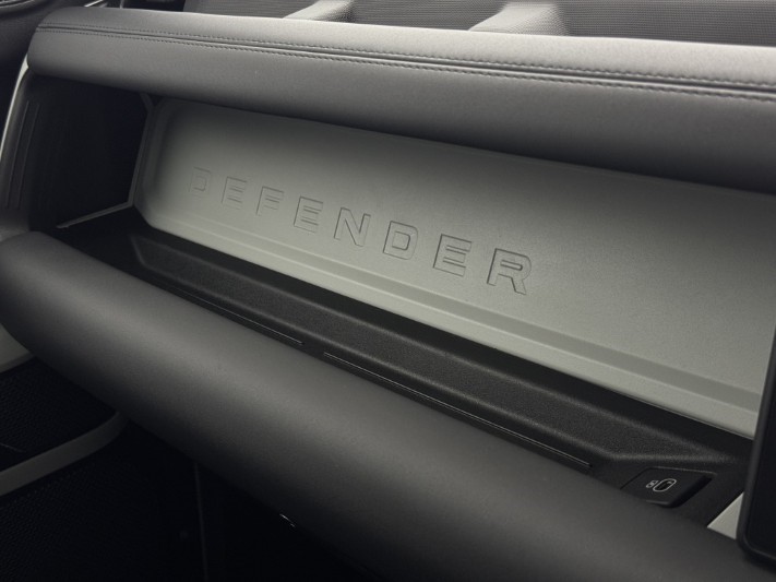 2023 (73) LAND ROVER DEFENDER 3.0 D300 X-Dynamic SE 110 5dr Auto [7 Seat] 5990858