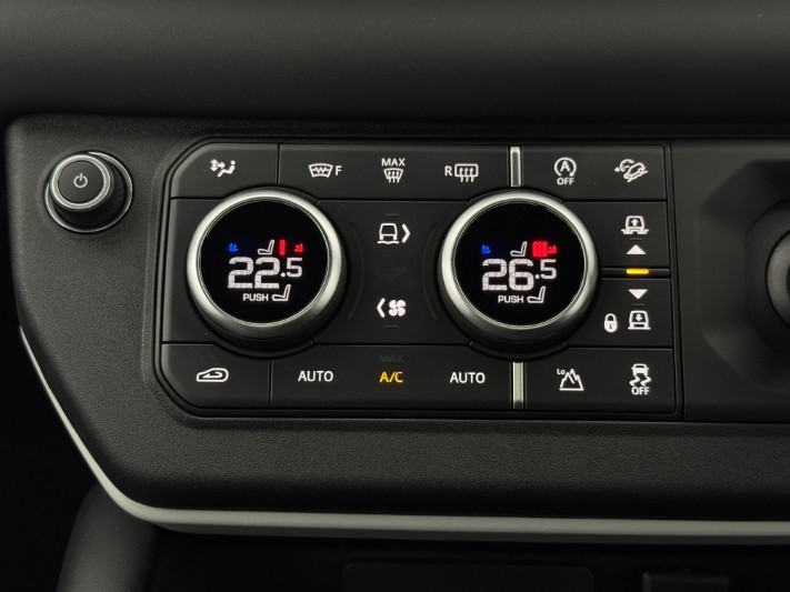 2023 (73) LAND ROVER DEFENDER 3.0 D300 X-Dynamic SE 110 5dr Auto [7 Seat] 5990854