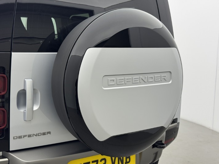2023 (73) LAND ROVER DEFENDER 3.0 D300 X-Dynamic SE 110 5dr Auto [7 Seat] 5990867