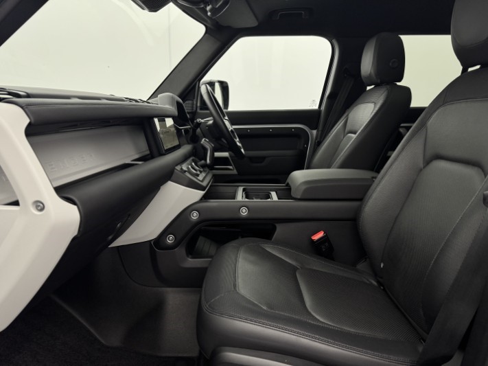 2023 (73) LAND ROVER DEFENDER 3.0 D300 X-Dynamic SE 110 5dr Auto [7 Seat] 5990820