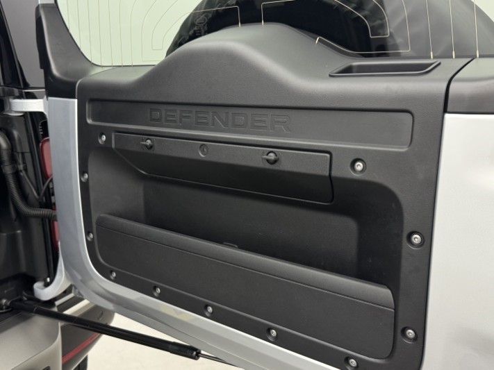 2023 (73) LAND ROVER DEFENDER 3.0 D300 X-Dynamic SE 110 5dr Auto [7 Seat] 5990872