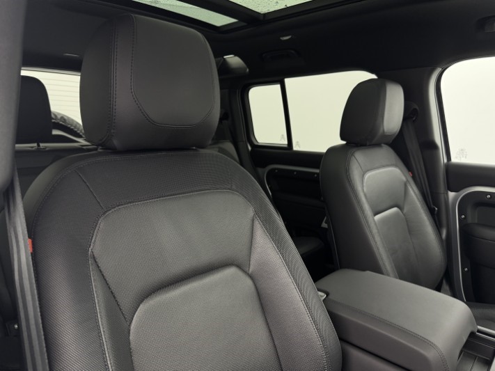 2023 (73) LAND ROVER DEFENDER 3.0 D300 X-Dynamic SE 110 5dr Auto [7 Seat] 5990834