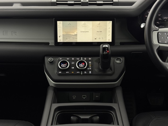 2023 (73) LAND ROVER DEFENDER 3.0 D300 X-Dynamic SE 110 5dr Auto [7 Seat] 5990826