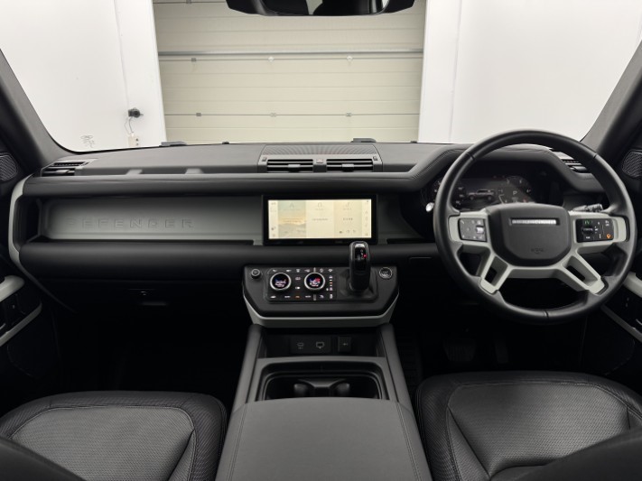 2023 (73) LAND ROVER DEFENDER 3.0 D300 X-Dynamic SE 110 5dr Auto [7 Seat] 5990825