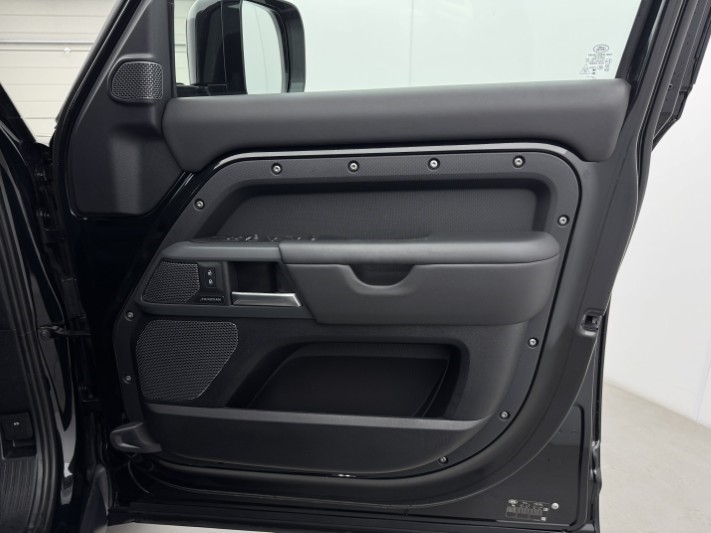 2023 (73) LAND ROVER DEFENDER 3.0 D250 X-Dynamic HSE 110 5dr Auto 5994554