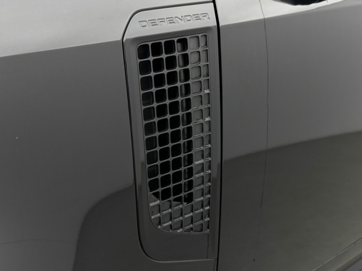 2023 (73) LAND ROVER DEFENDER 3.0 D250 X-Dynamic HSE 110 5dr Auto 5994543