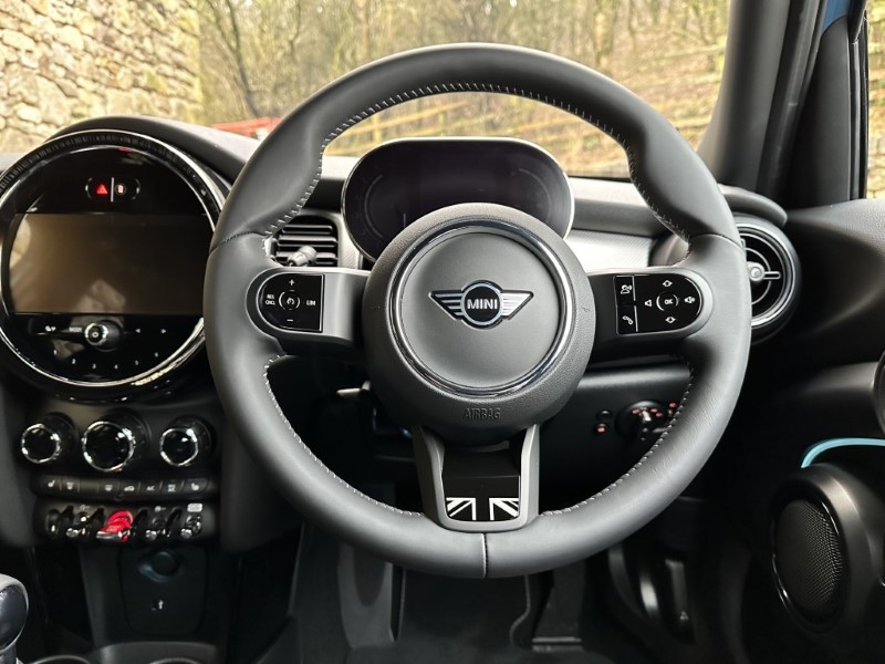 2024 (73) MINI HATCHBACK 2.0 Cooper S Exclusive 5dr 2857308