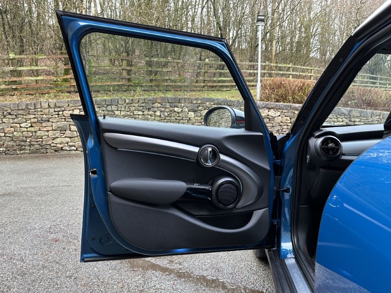 2024 (73) MINI HATCHBACK 2.0 Cooper S Exclusive 5dr 2857358