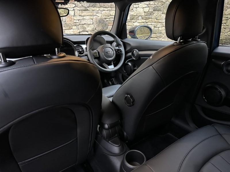 2024 (73) MINI HATCHBACK 2.0 Cooper S Exclusive 5dr 2857346