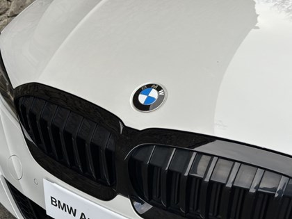 2022 (72) BMW 3 SERIES 320i M Sport 4dr Saloon