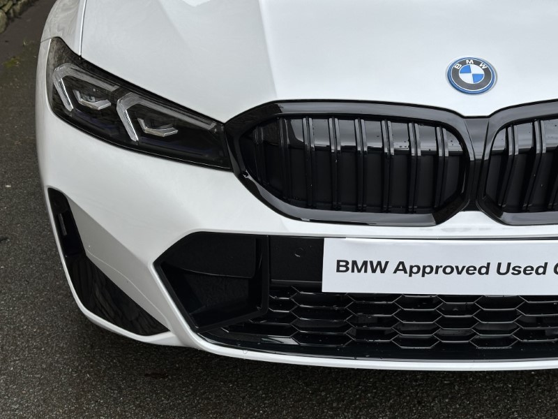 2024 (24) BMW 3 SERIES 330e M Sport 4dr Saloon [Tech/Pro Pack] 3012091