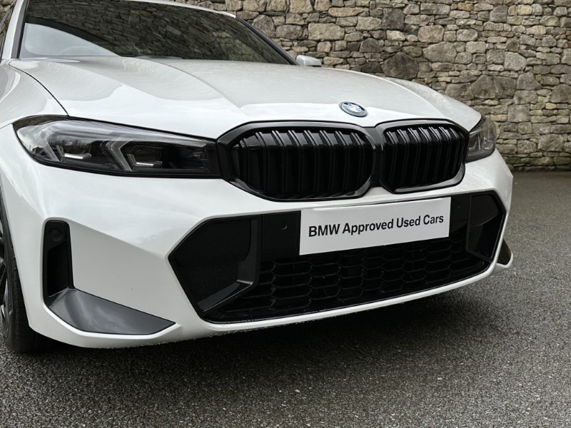 2024 (24) BMW 3 SERIES 330e M Sport 4dr Saloon [Tech/Pro Pack] 3012125