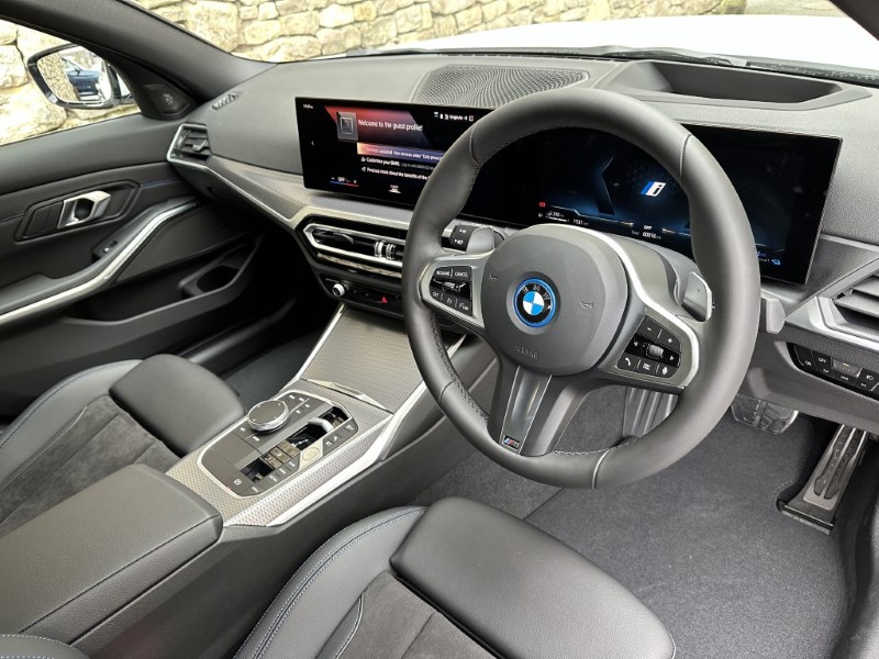 2024 (24) BMW 3 SERIES 330e M Sport 4dr Saloon [Tech/Pro Pack] 3012067