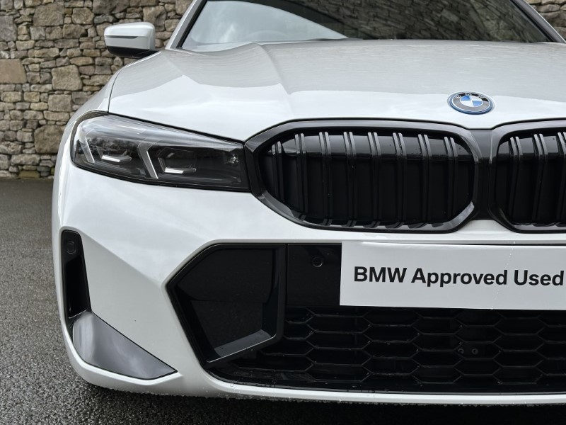 2024 (24) BMW 3 SERIES 330e M Sport 4dr Saloon [Tech/Pro Pack] 3012126