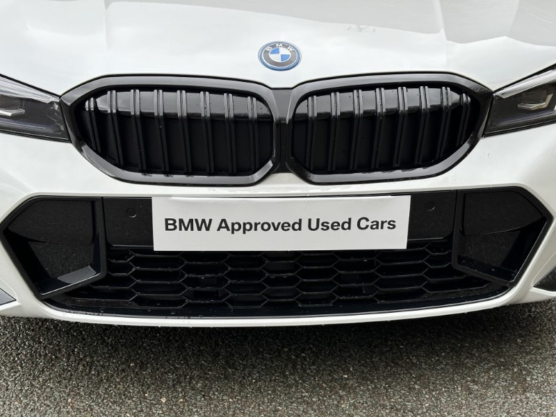 2024 (24) BMW 3 SERIES 330e M Sport 4dr Saloon [Tech/Pro Pack] 3012128