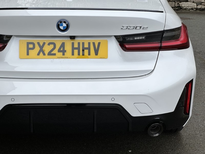 2024 (24) BMW 3 SERIES 330e M Sport 4dr Saloon [Tech/Pro Pack] 3012065