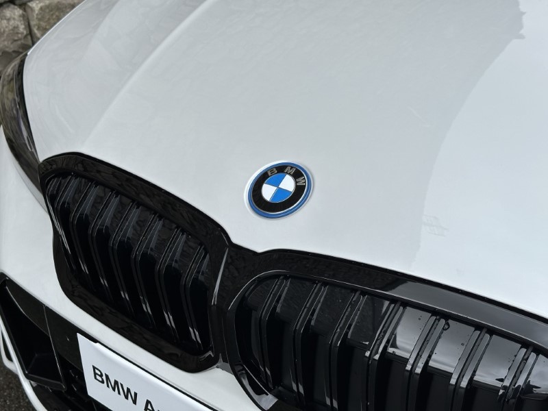 2024 (24) BMW 3 SERIES 330e M Sport 4dr Saloon [Tech/Pro Pack] 3012093