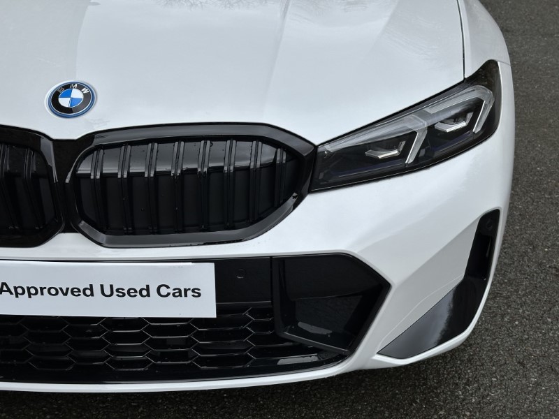 2024 (24) BMW 3 SERIES 330e M Sport 4dr Saloon [Tech/Pro Pack] 3012092