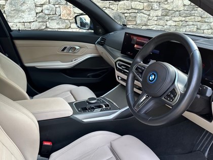 2022 (72) BMW 3 SERIES 330e xDrive M Sport 4dr Saloon