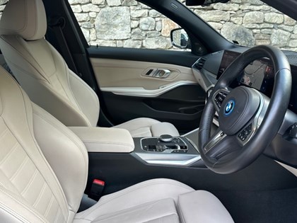 2022 (72) BMW 3 SERIES 330e xDrive M Sport 4dr Saloon
