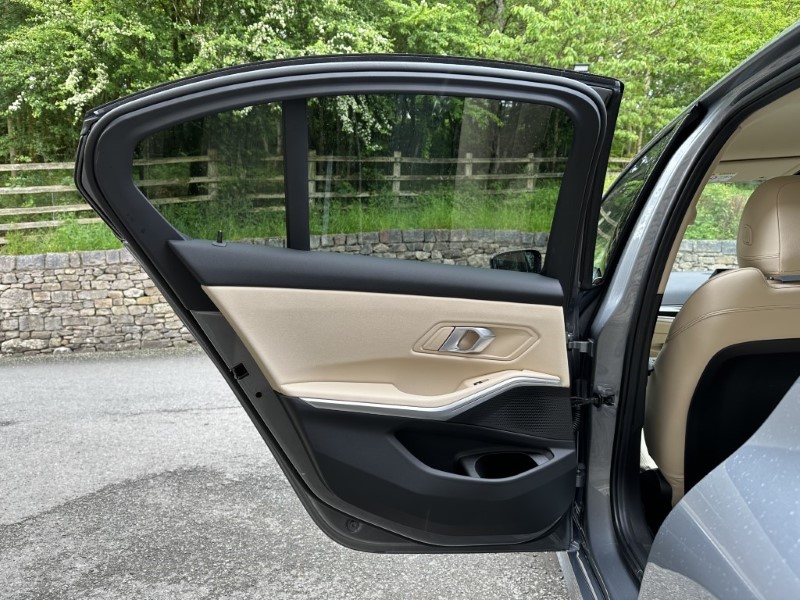 2024 (24) BMW 3 SERIES 320i Sport 4dr Step Auto 3189606