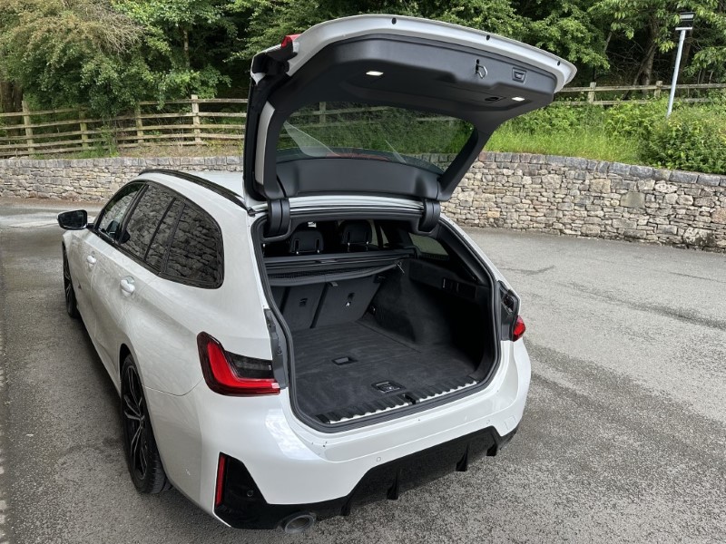 2023 (23) BMW 3 SERIES 320i M Sport 5dr Touring  3226840