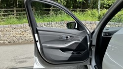 2023 (23) BMW 3 SERIES 320i M Sport 5dr Touring 3226905