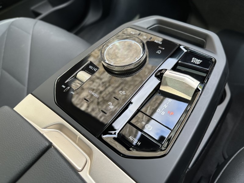 2024 (24) BMW iX 240kW xDrive40 M Sport 76.6kWh 5dr 3341339