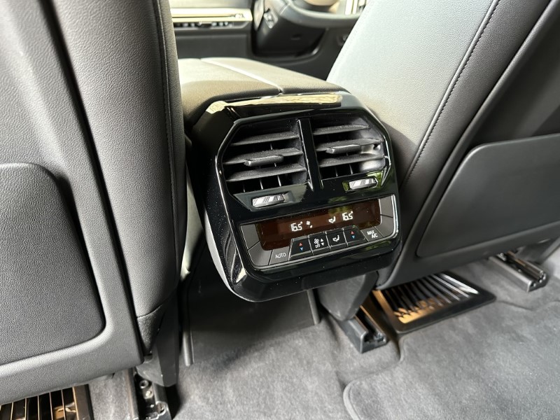 2024 (24) BMW iX 240kW xDrive40 M Sport 76.6kWh 5dr 3341366