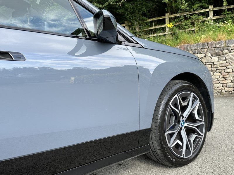2024 (24) BMW iX 240kW xDrive40 M Sport 76.6kWh 5dr 3341389