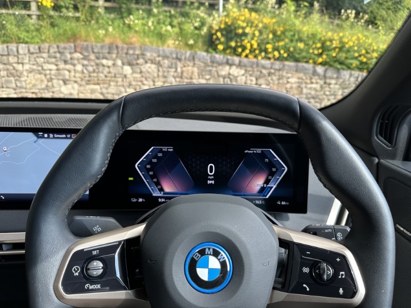 2024 (24) BMW iX 240kW xDrive40 M Sport 76.6kWh 5dr 3341372