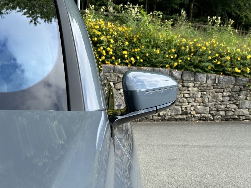 2024 (24) BMW iX 240kW xDrive40 M Sport 76.6kWh 5dr 3341364