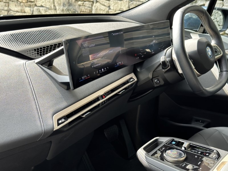 2024 (24) BMW iX 240kW xDrive40 M Sport 76.6kWh 5dr 3341351